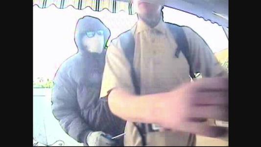 Durango_police_seek_robbery_suspect_who_stabbed_victim_in_face-syndImport-023843