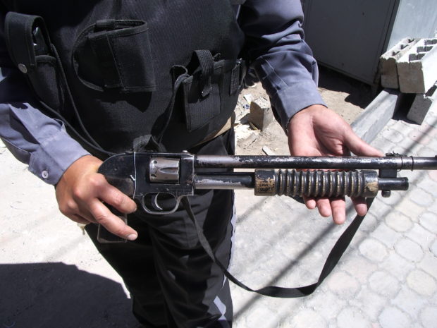 Would you know how to use this gun (seen being carried by an Ecuadorian security guard) in an emergency?